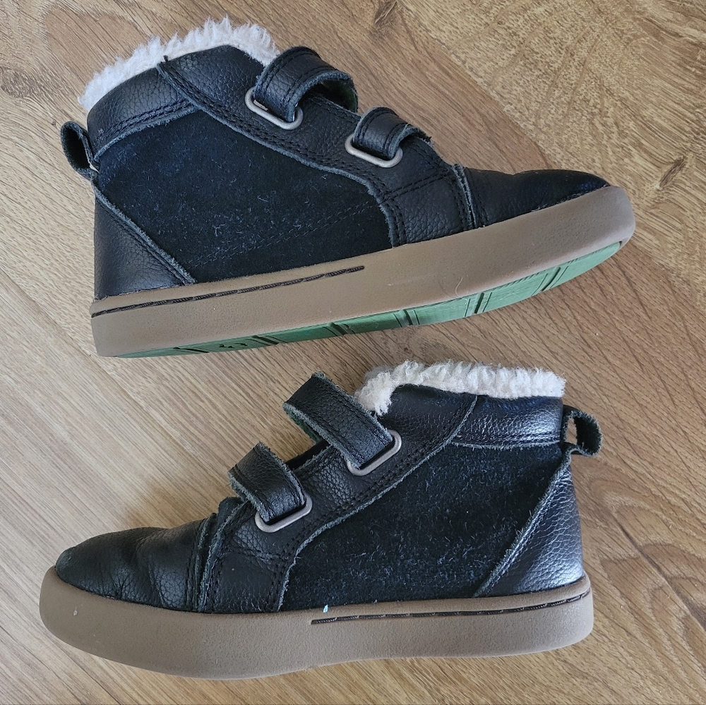 Ugg Kids Black Fur-Lined High-Top Sneakers - Velcro Closure